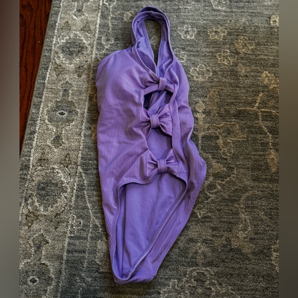 One piece bathing suit - Picture 3 of 3